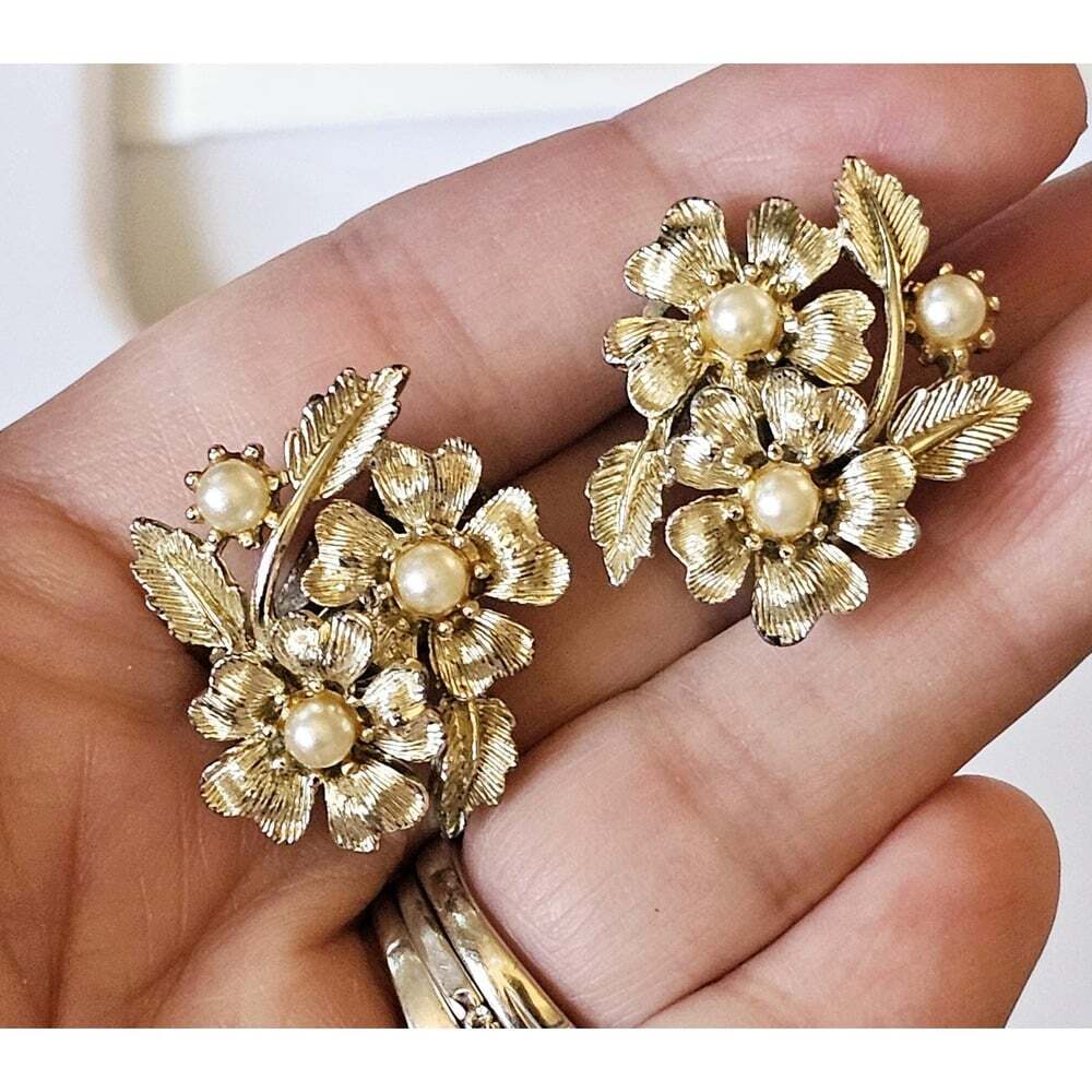 Vintage 1950s Floral Flower Cluster Earrings
